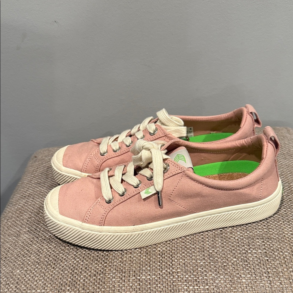 Pink Canvas Cariuma OCA Low-top Canvas Sneakers in Rose, Women's size 8 - Picture 2 of 6